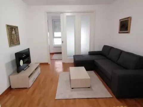 Izdavanje, dvosoban stan, 50m², Novi Beograd Blok 67, Novi Beograd Sve Podlokacije - image 2