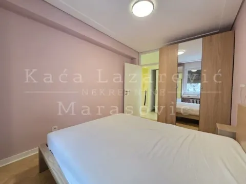 Izdavanje, četvorosoban stan, 99m², Gundulićev Venac, Beograd - image 17