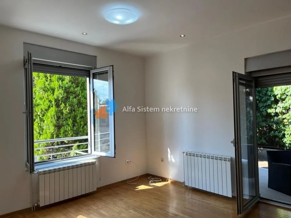Rent, house, 220m², Senjak, Beograd