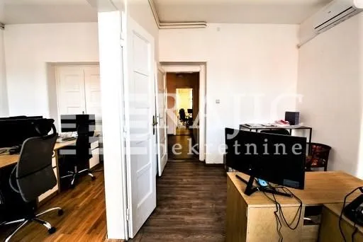 Izdavanje, četvorosoban stan, 125m², Stari Grad, Beograd