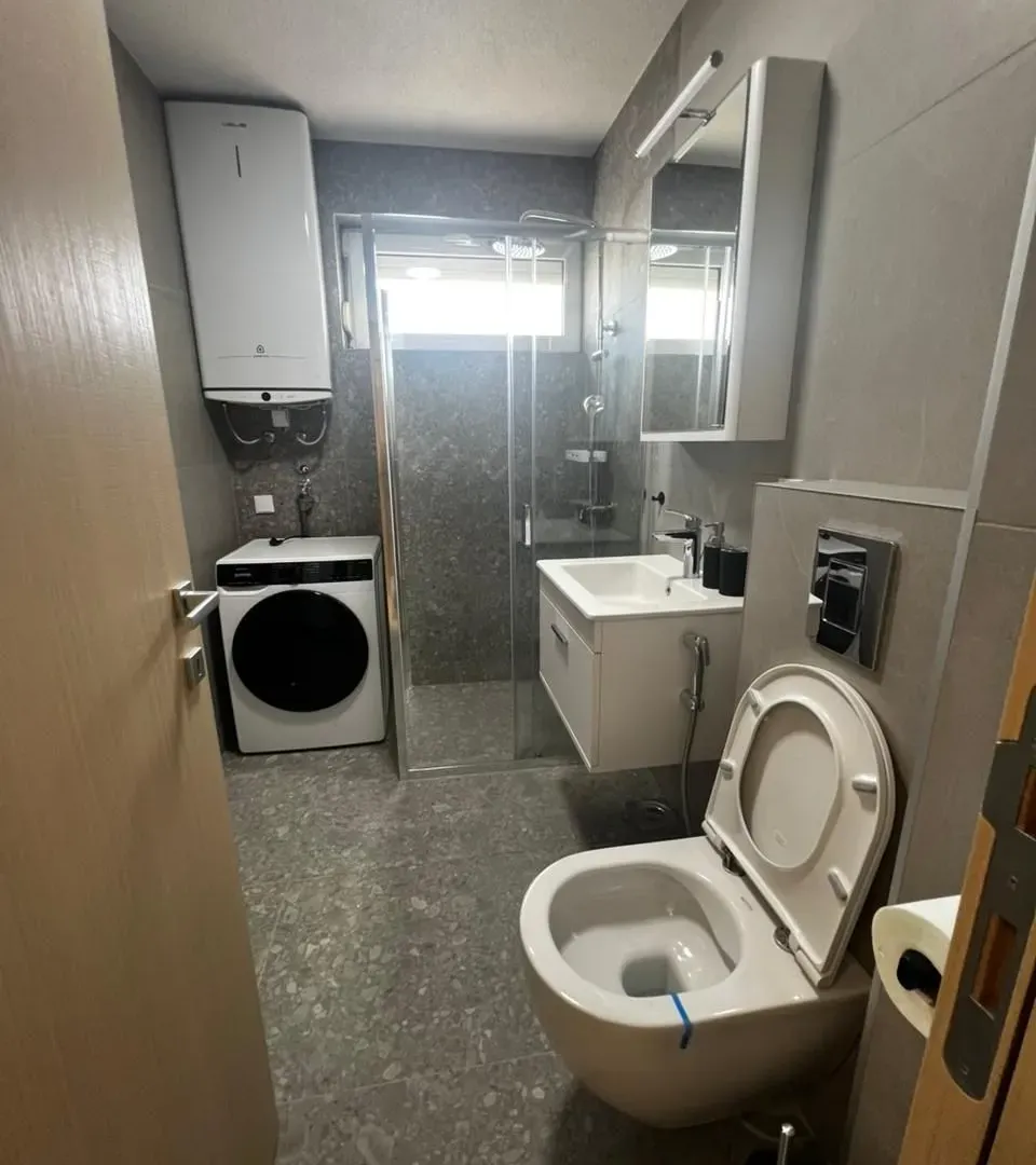 Izdavanje, trosoban stan, 102m², Preko Morače, Podgorica