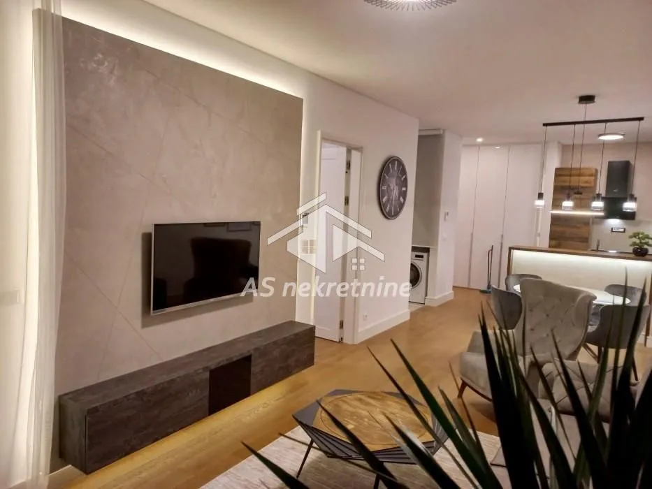 Izdavanje, dvosoban stan, 55m², Savski Venac, Beograd