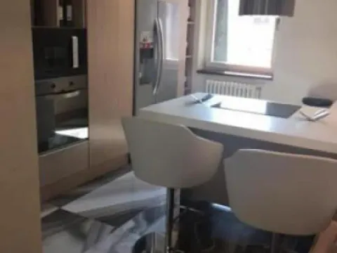 Izdavanje, trosoban stan, 240m², Kalenić Pijaca, Vračar Sve Podlokacije - image 5