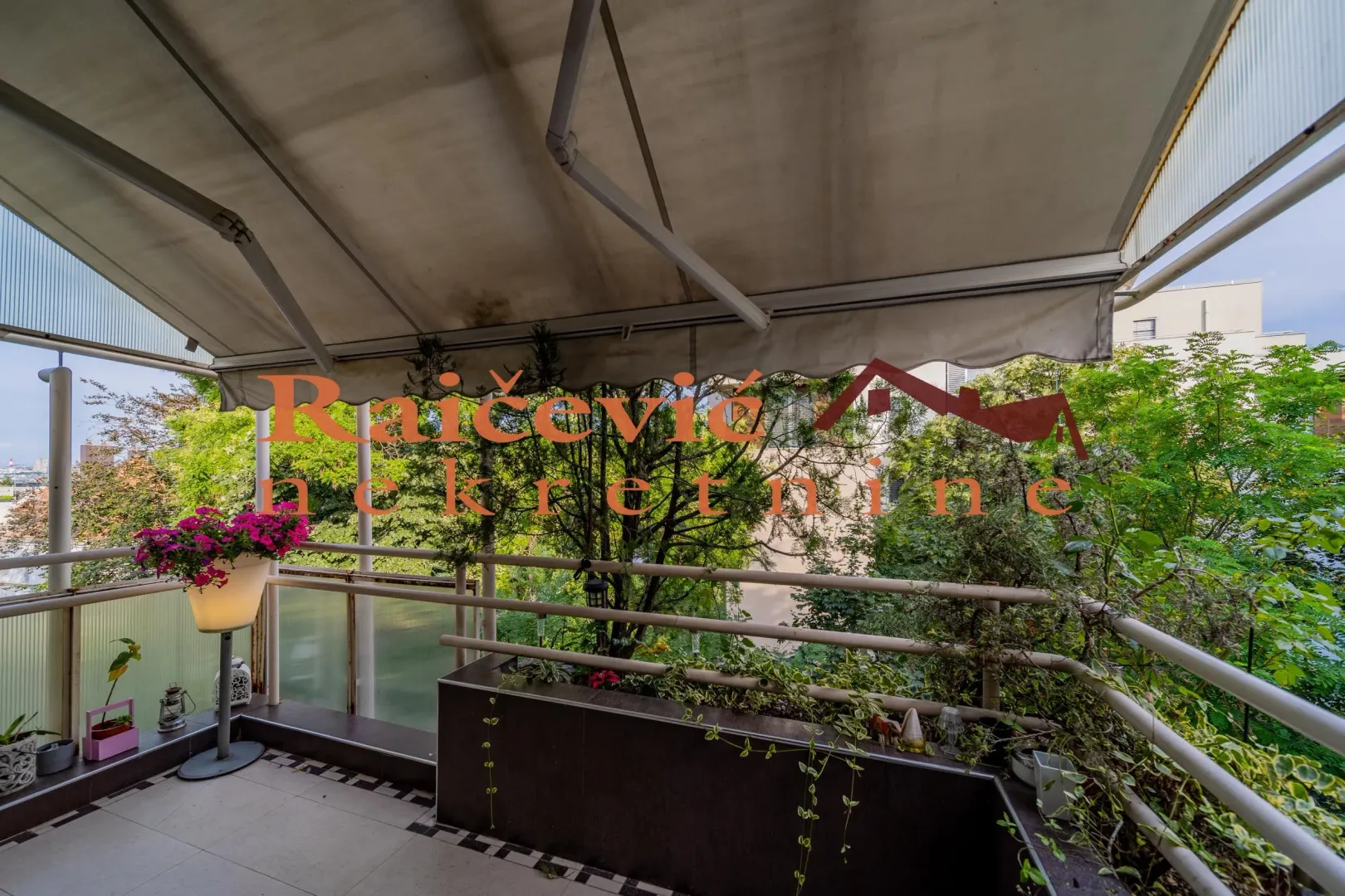 Sale, four bedroom apartment, 103m², Savski Venac, Beograd
