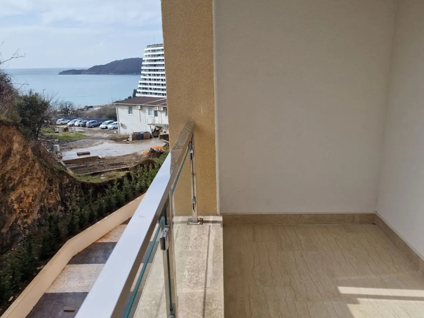 Izdavanje, jednosoban stan, 46m², Bečići, Budva