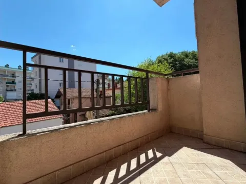 Rent, three bedroom apartment, 107m², Vezirov Most, Podgorica - image 9