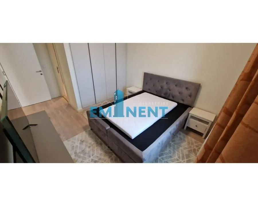 Izdavanje, trosoban stan, 72m², Savski Venac, Beograd