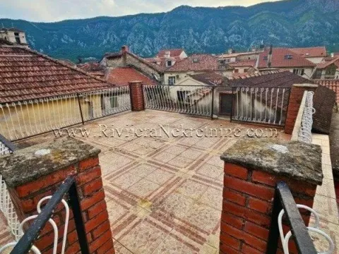 Prodaja, kuća, 300m², Centar, Kotor - image 2