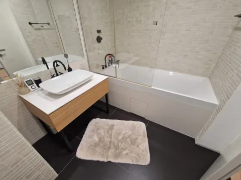 Izdavanje, dvosoban stan, 84m², Centar, Budva - image 17