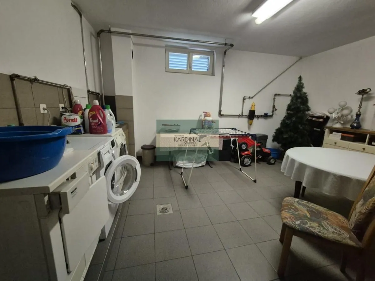 Prodaja, kuća, 528m², Budžino brdo, Jagodina