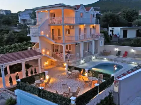 Rent, house, 382m², Krimovica, Kotor