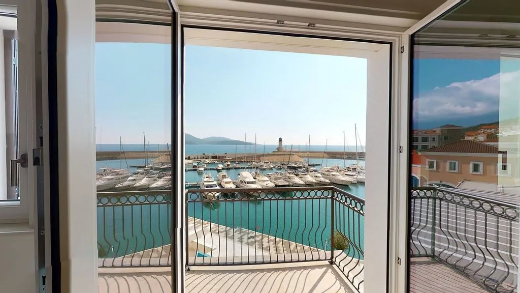 Prodaja, dvosoban stan, 74m², Tivat, Crna Gora