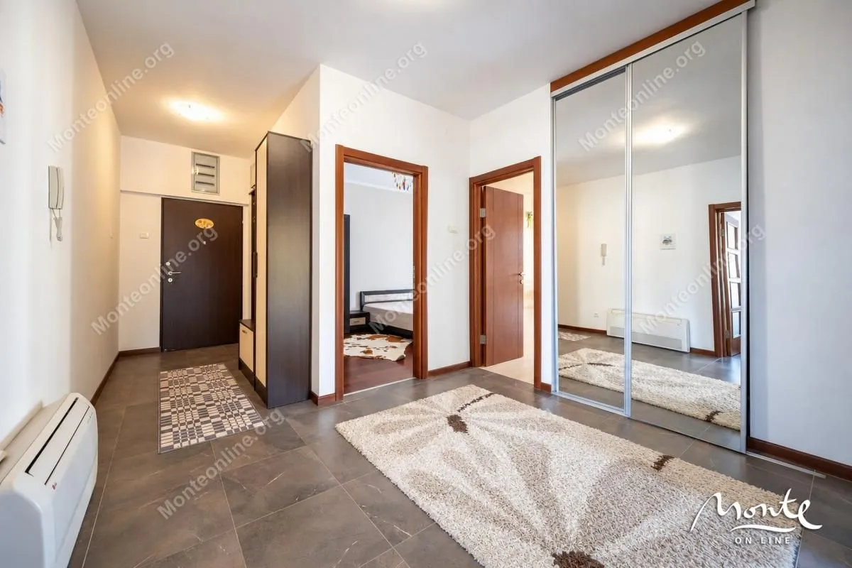 Prodaja, dvosoban stan, 117m², Dobrota, Kotor
