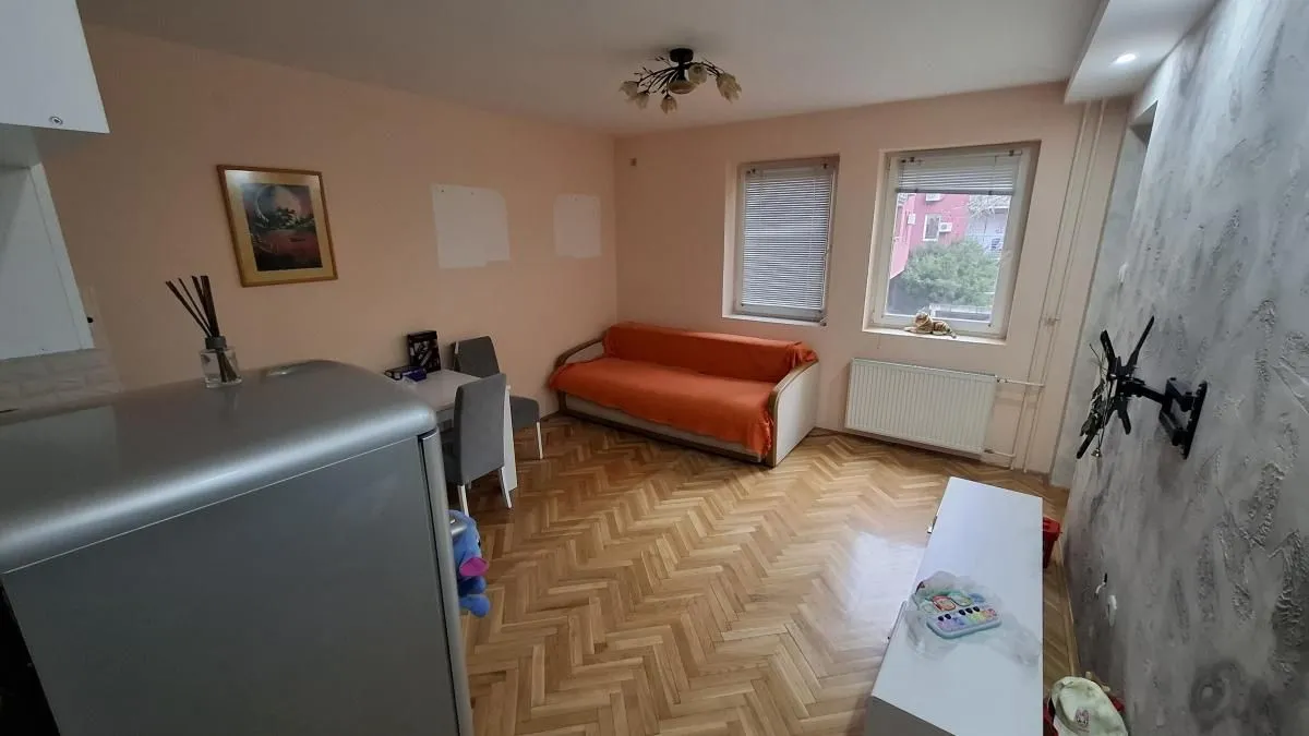 Izdavanje, jednosoban stan, 42m², Socijalno, Novi Sad Sve Podlokacije