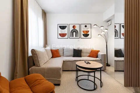 Rent, two bedroom apartment, 52m², Centar, Tivat - image 2