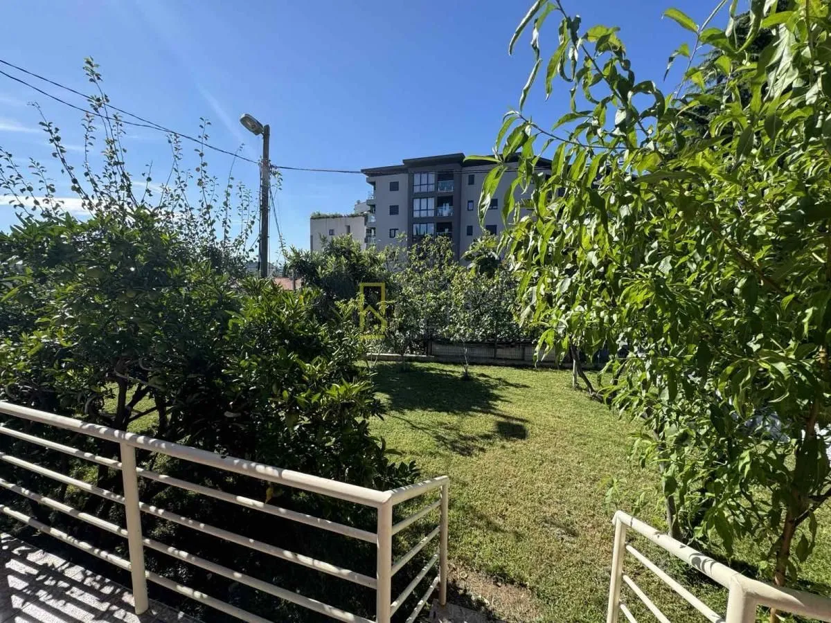 Rent, house, 100m², Centar, Podgorica