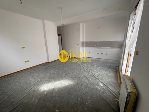 Prodaja, četvorosoban stan, 73m², Kluz, Zvezdara Sve Podlokacije - image 9