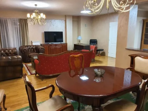 Izdavanje, četvorosoban stan, 130m², Voždovac Sve Podlokacije, Beograd - image 7
