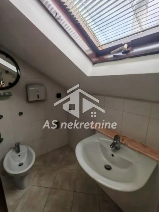 Izdavanje, kuća, 360m², Voždovac Sve Podlokacije, Beograd