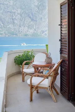 Prodaja, trosoban stan, 72m², Prčanj, Kotor - image 14