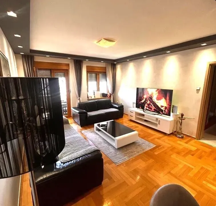 Izdavanje, dvosoban stan, 76m², Preko Morače, Podgorica