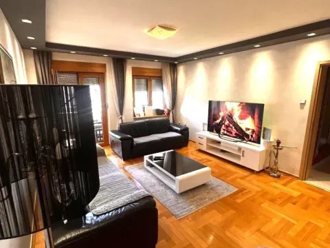 Izdavanje, dvosoban stan, 76m², Preko Morače, Podgorica