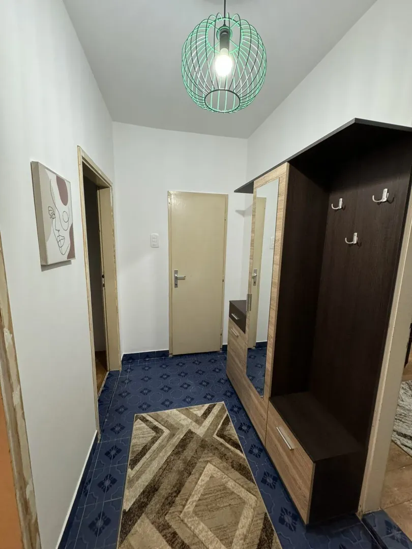 Izdavanje, trosoban stan, 65m², Blok 9, Podgorica