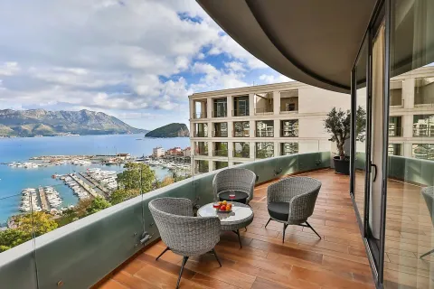 Izdavanje, dvosoban stan, 117m², Centar, Budva - image 3