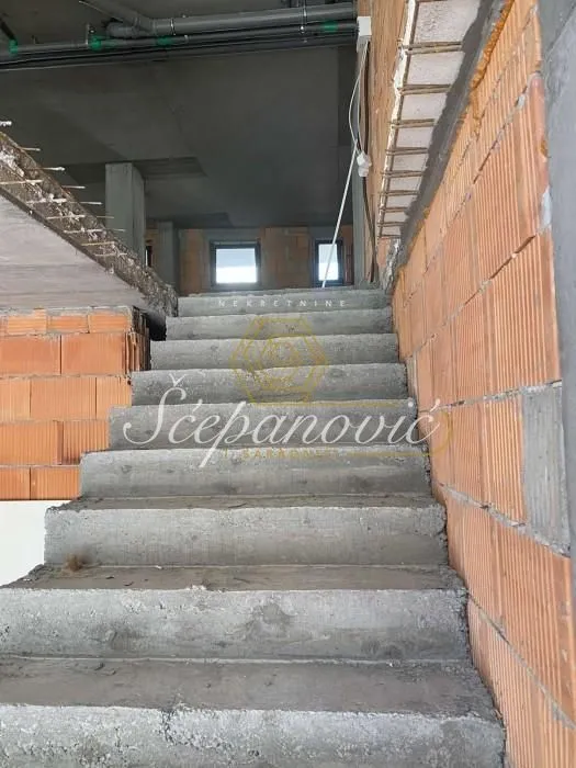 Sale, office space, 215m², Rotkvarija, Novi Sad Sve Podlokacije