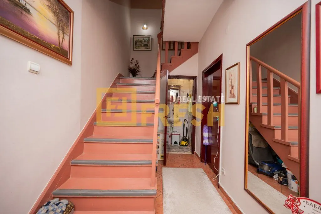 Prodaja, kuća, 140m², Pobrežje, Podgorica