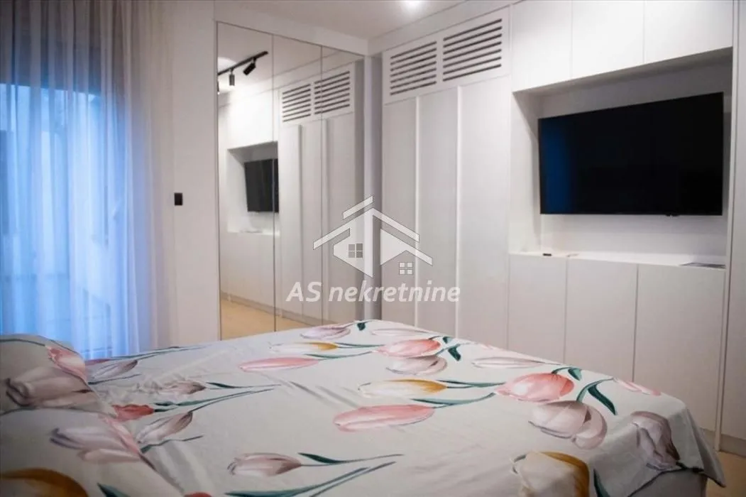 Izdavanje, dvosoban stan, 60m², Čubura, Beograd
