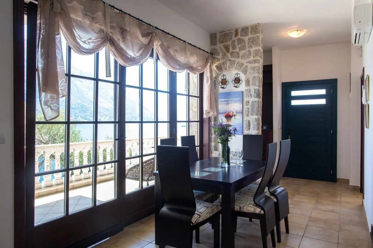 Sale, house, 235m², Kostanjica, Kotor