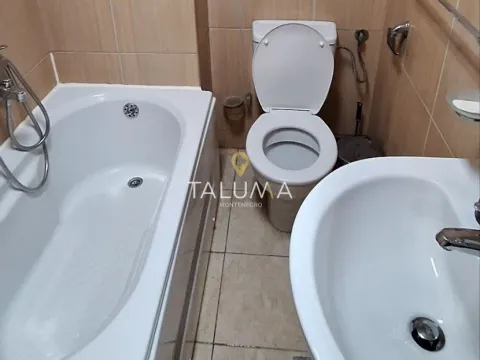 Izdavanje, dvosoban stan, 70m², Tološi, Podgorica - image 4