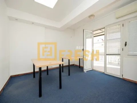 Izdavanje, poslovni prostor, 1000m², Centar, Podgorica - image 33