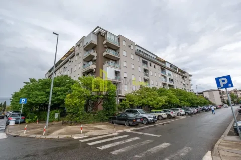 Rent, three bedroom apartment, 97m², Blok 9, Podgorica - image 5