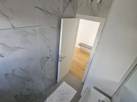 Rent, one bedroom apartment, 56m², Kalimanj, Tivat - image 21