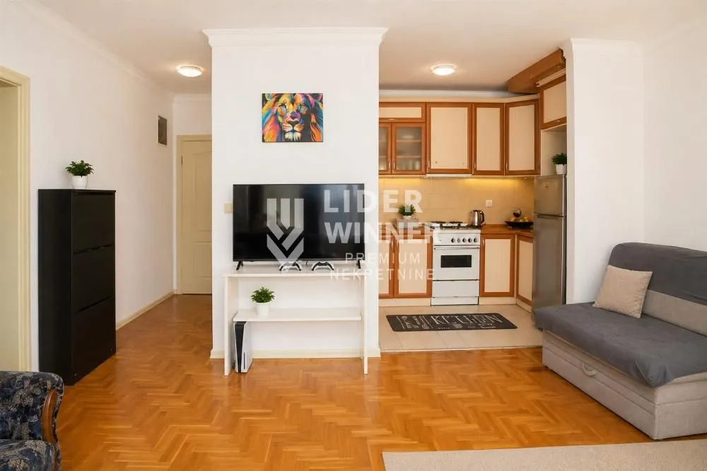 Prodaja, trosoban stan, 70m², Bogoslovija, Palilula Sve Podlokacije