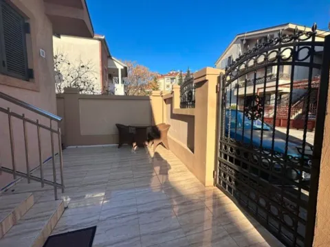 Izdavanje, kuća, 130m², Stari Aerodrom, Podgorica - image 11