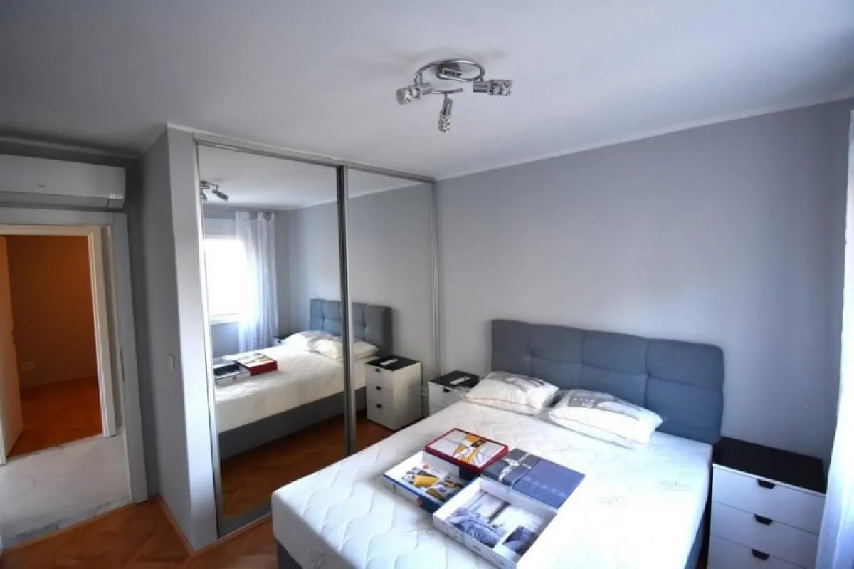 Rent, two bedroom apartment, 80m², Centar, Tivat