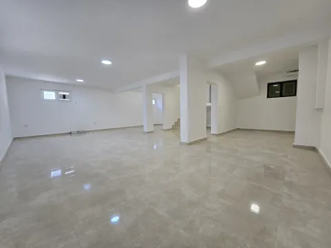 Rent, office space, 337m², Stari Aerodrom, Podgorica - image 40