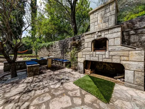 Izdavanje, kuća, 200m², Kotor, Crna Gora - image 23