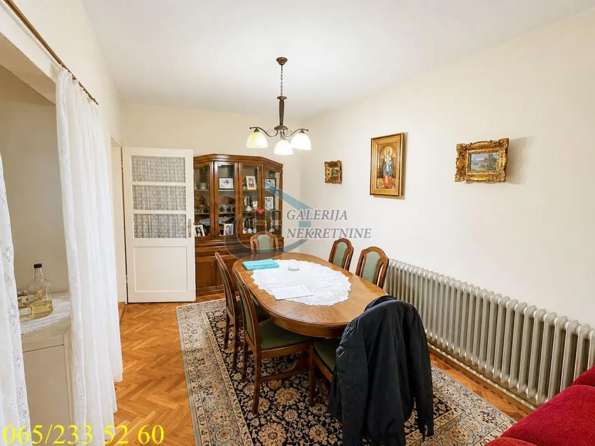 Prodaja, kuća, 212m², Centar, Inđija