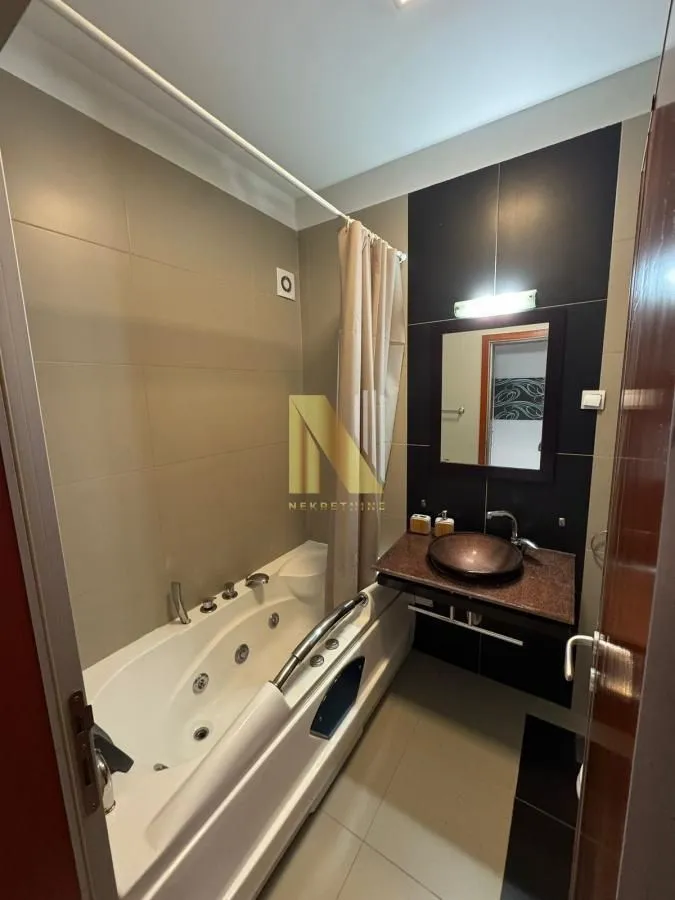 Izdavanje, dvosoban stan, 56m², Novi Sad, Srbija