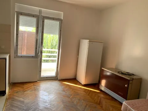 Izdavanje, trosoban stan, 56m², Bar, Crna Gora - image 3