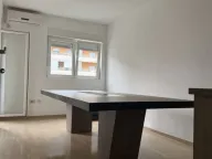 Izdavanje, poslovni prostor, 75m², City Kvart, Podgorica - image 2