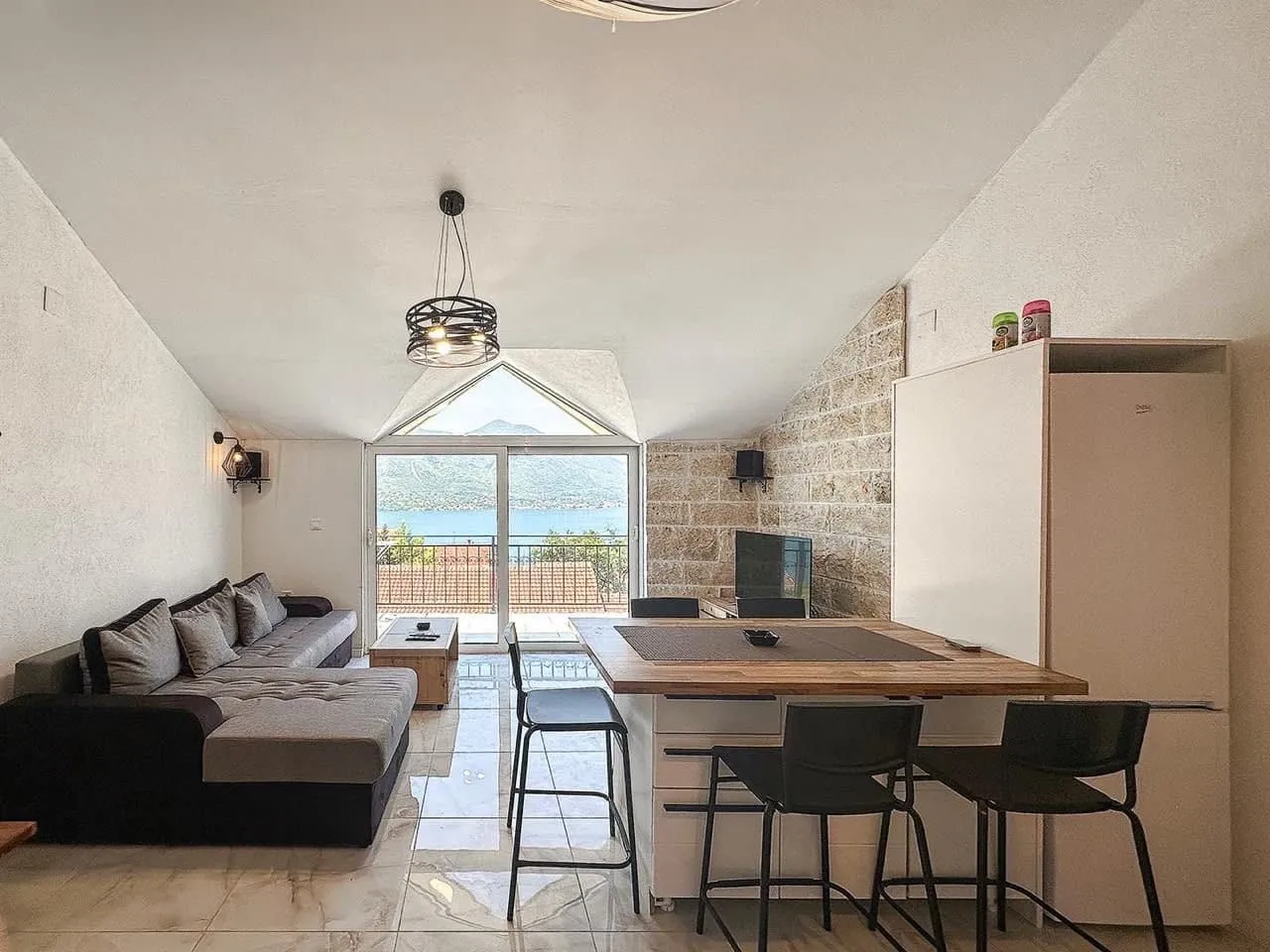 Rent, two bedroom apartment, 50m², Sveti Stasije, Kotor