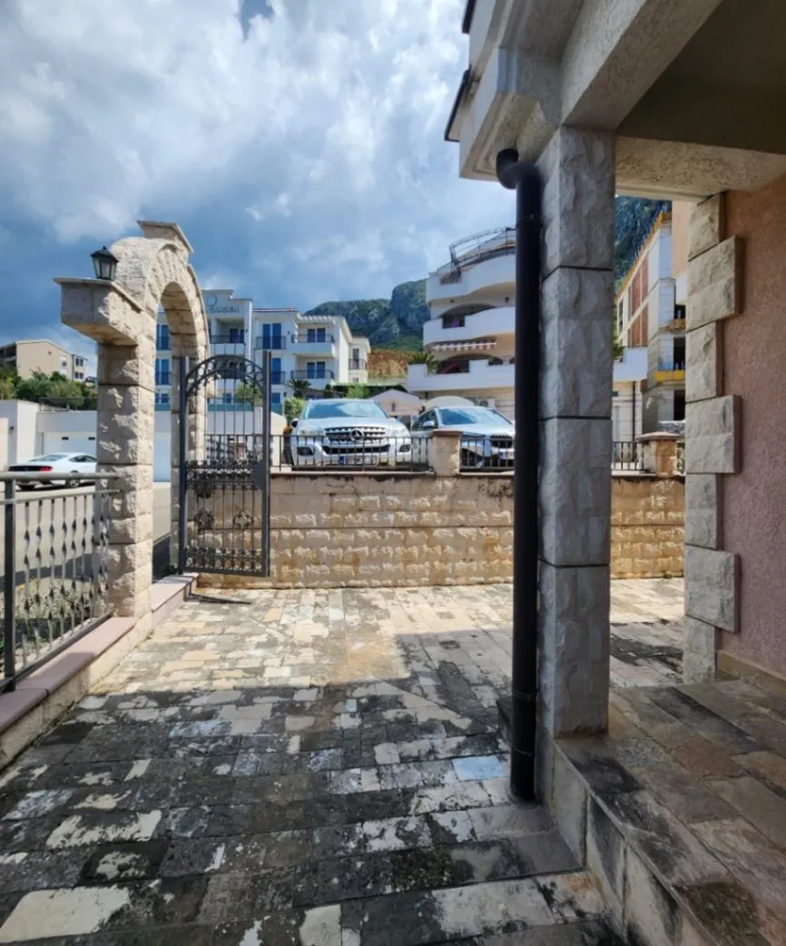 Prodaja, kuća, 145m², Blizikuće, Budva