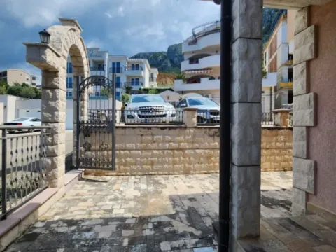 Prodaja, kuća, 145m², Blizikuće, Budva - image 1