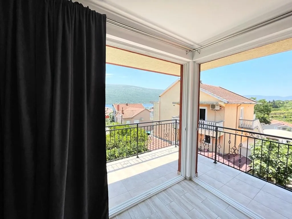 Prodaja, dvosoban stan, 88m², Đenovići, Herceg Novi
