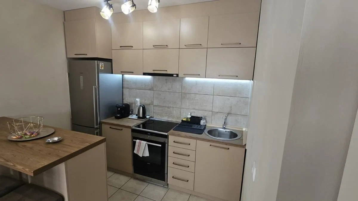 Izdavanje, jednosoban stan, 41m², Rotkvarija, Novi Sad Sve Podlokacije